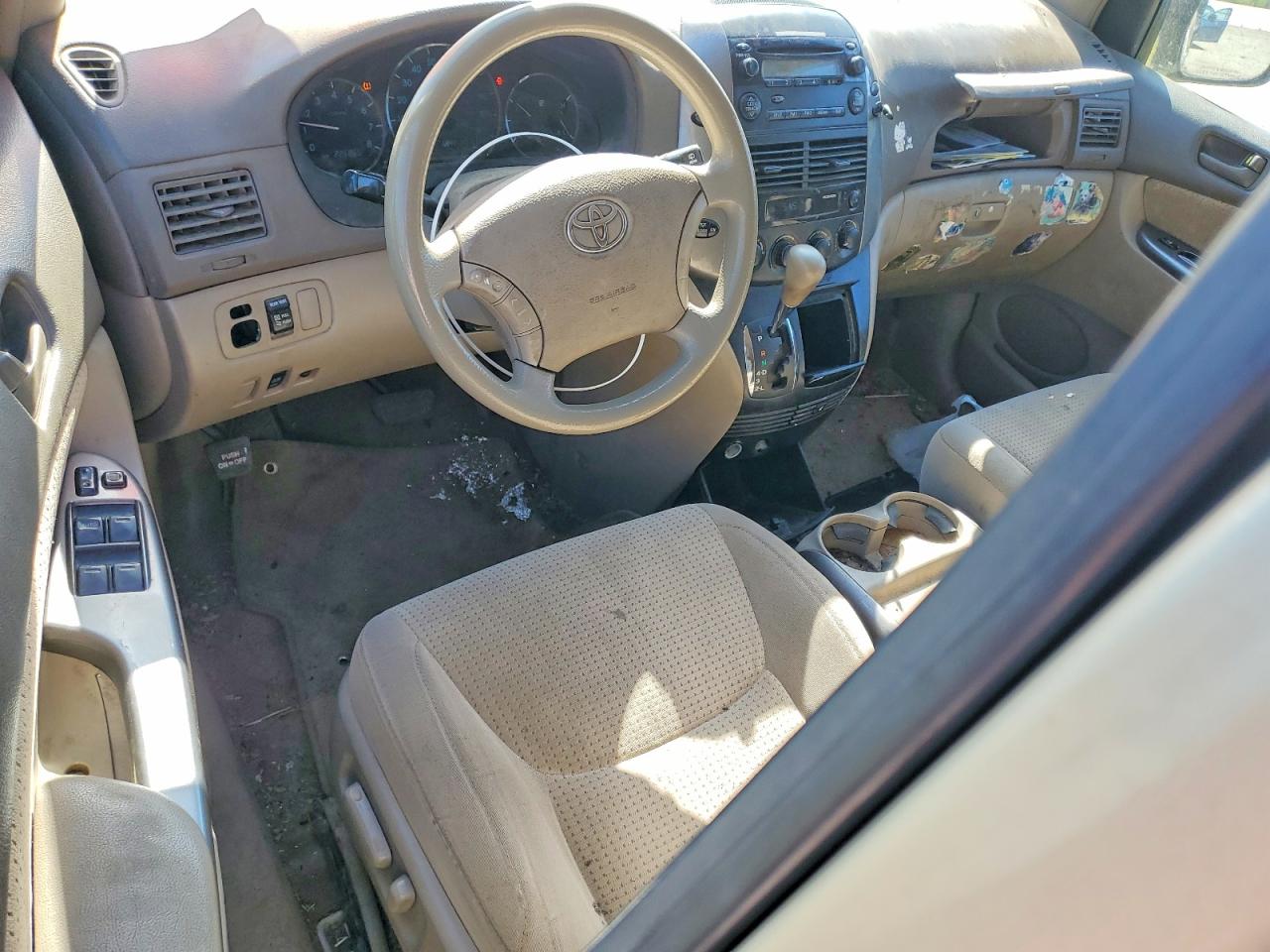 Toyota Sienna Le 8-passenger