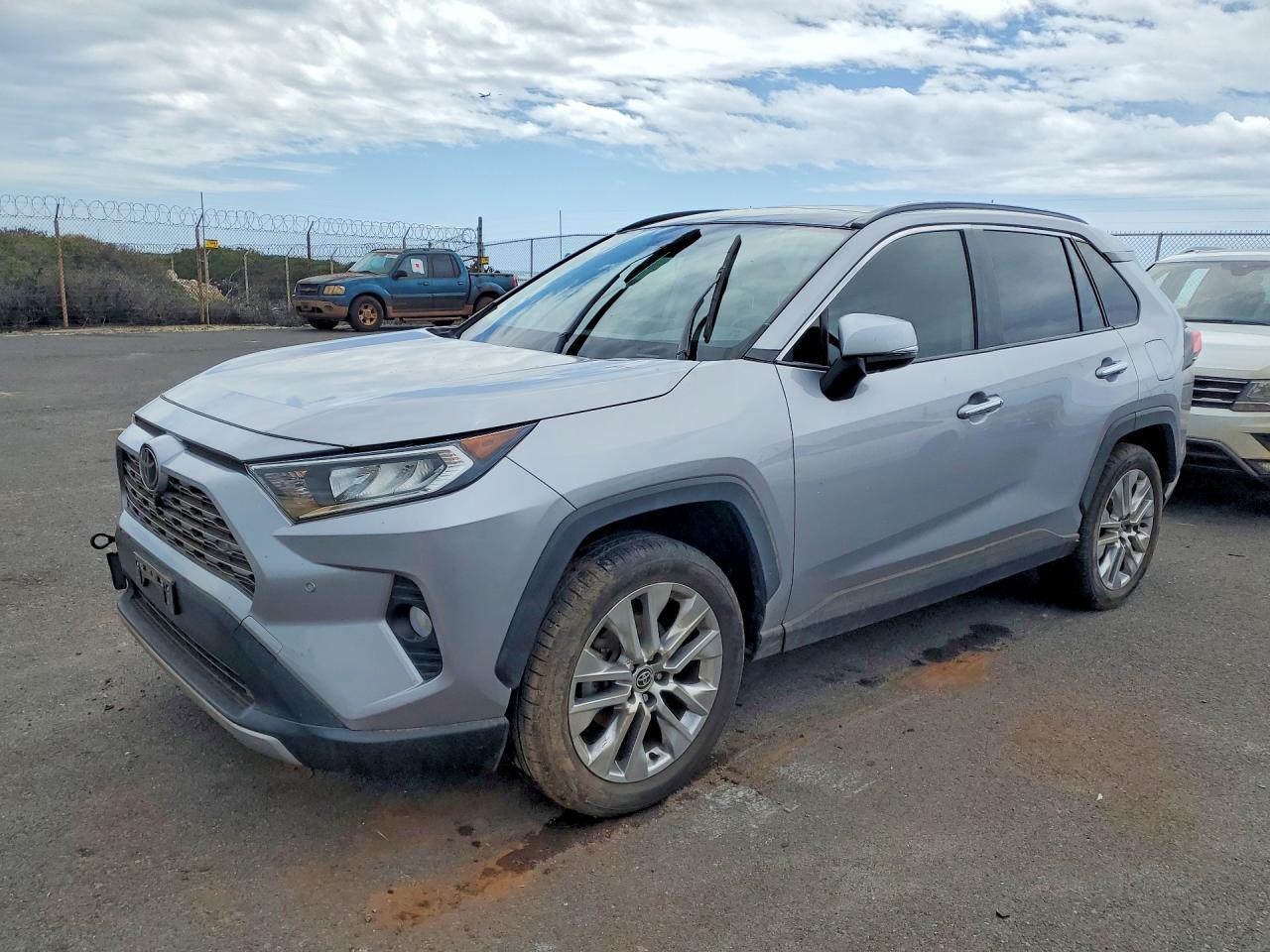 Salvage Toyota RAV4 Image