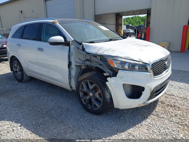 Salvage Kia Sorento Image