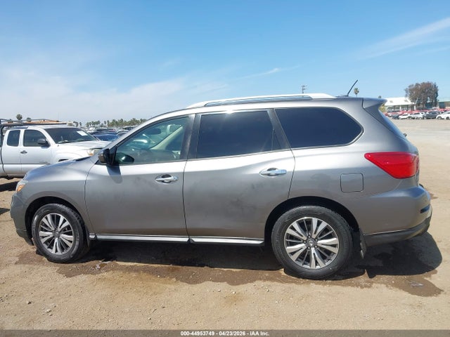 Nissan Pathfinder Sv
