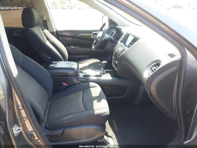 Nissan Pathfinder Sv