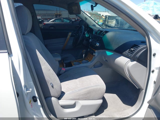 Toyota Highlander Base V6
