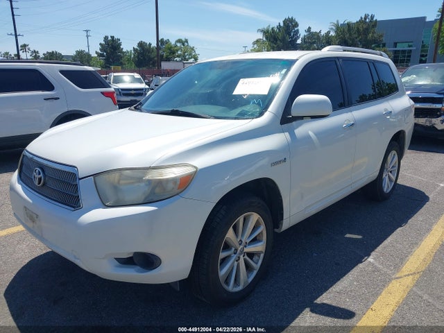 Toyota Highlander Base V6