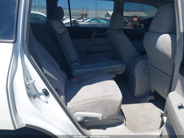 Toyota Highlander Base V6