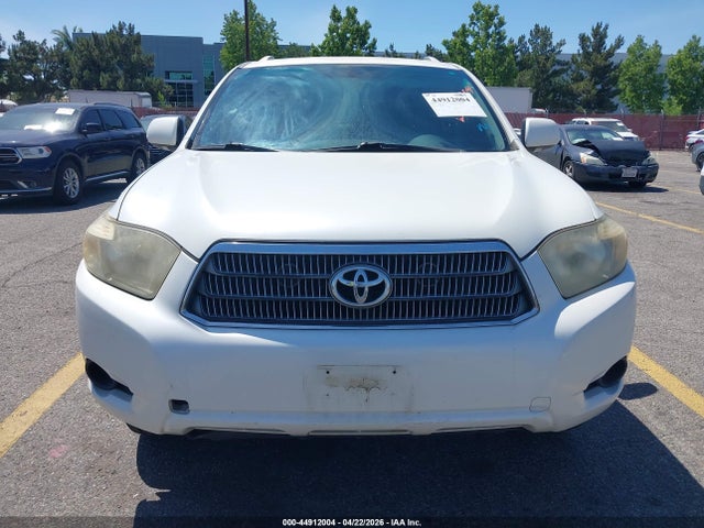 Toyota Highlander Base V6