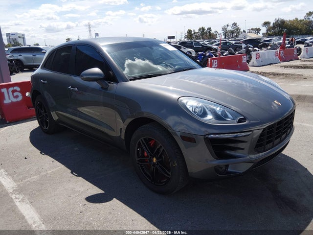 Salvage Porsche Macan Image