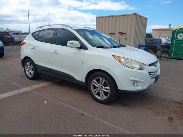 Salvage Hyundai TUCSON Image