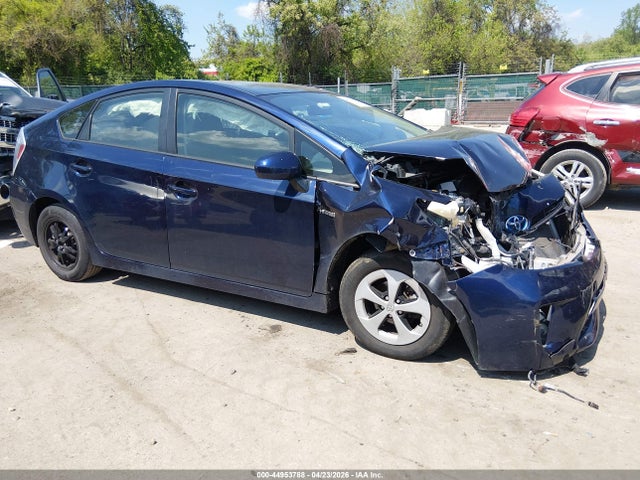 Salvage Toyota Prius Image