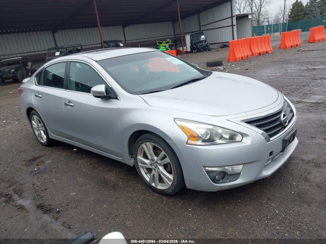 Salvage Nissan Altima Image