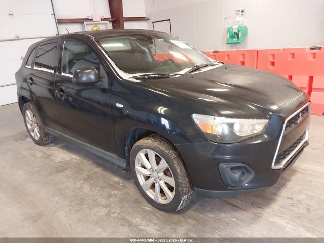 Salvage Mitsubishi Outlander Image