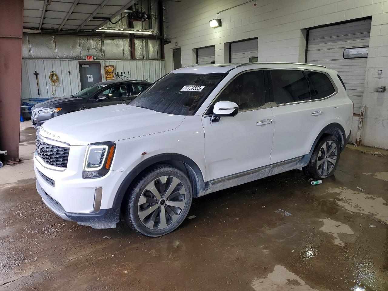Salvage Kia Telluride Image