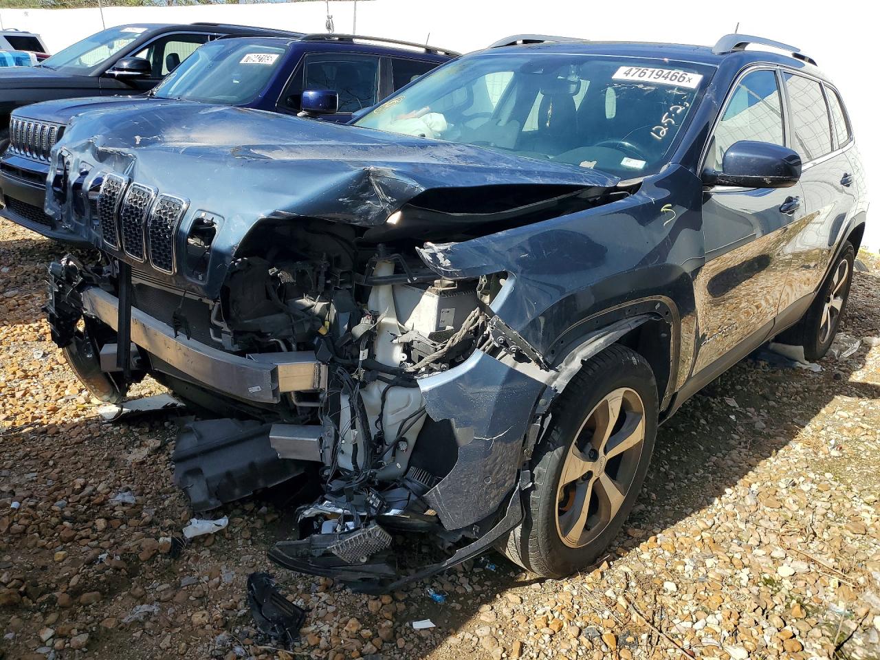 Salvage Jeep Cherokee Image