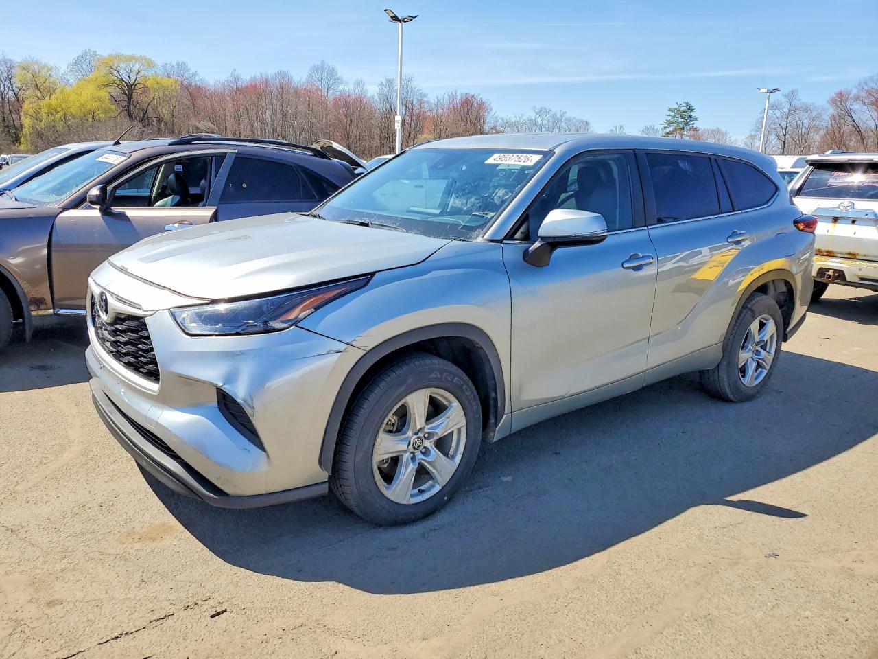 Salvage Toyota Highlander Image