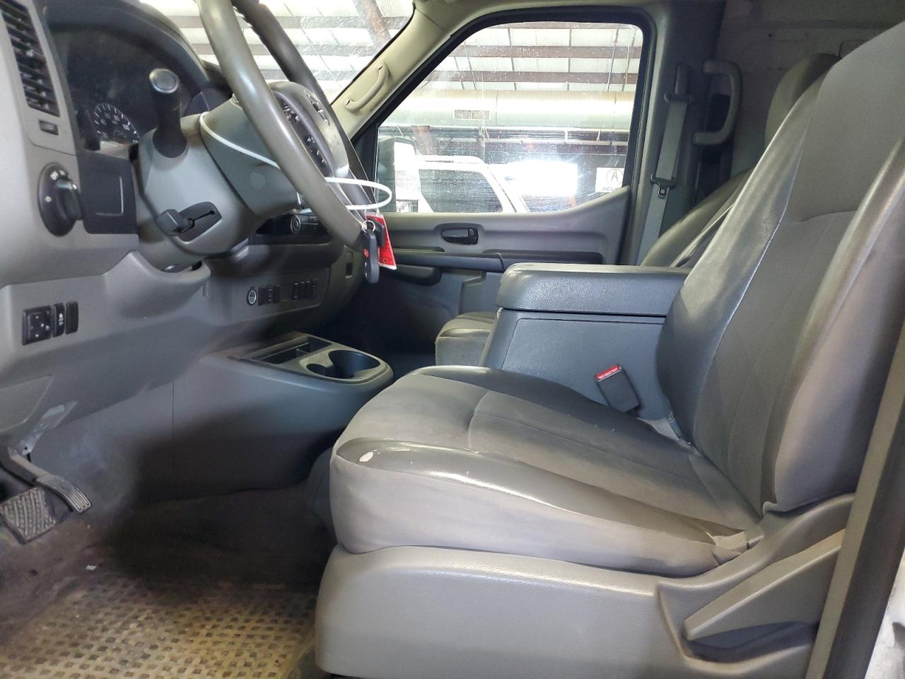 Nissan Nv 2500 S