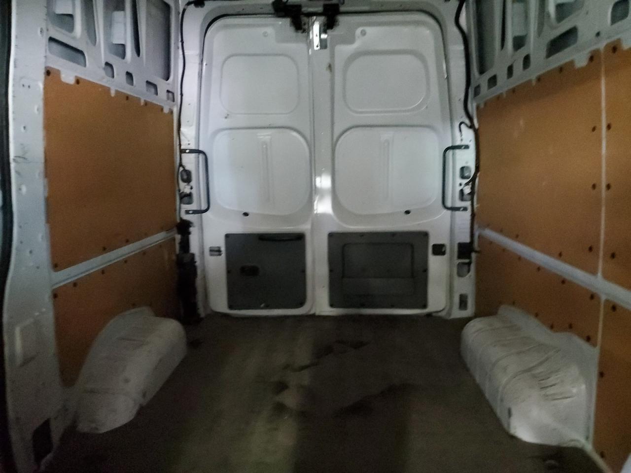 Nissan Nv 2500 S