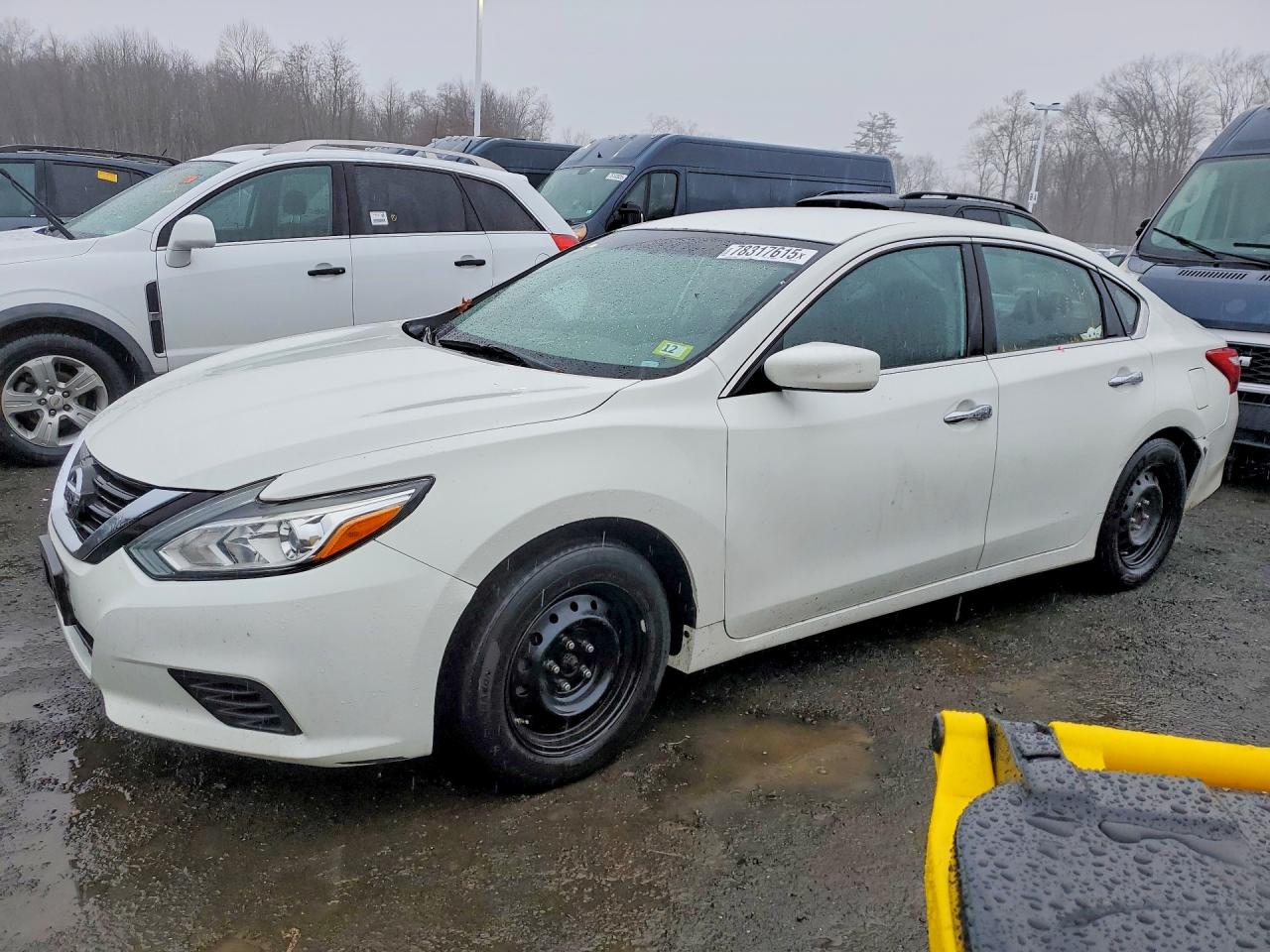 Salvage Nissan Altima Image