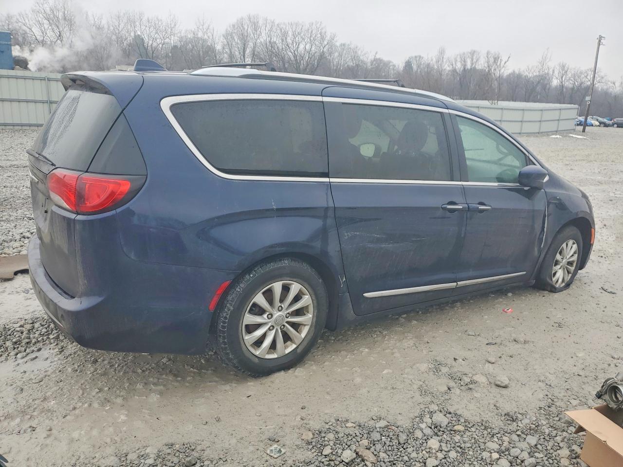 Chrysler Pacifica Touring L