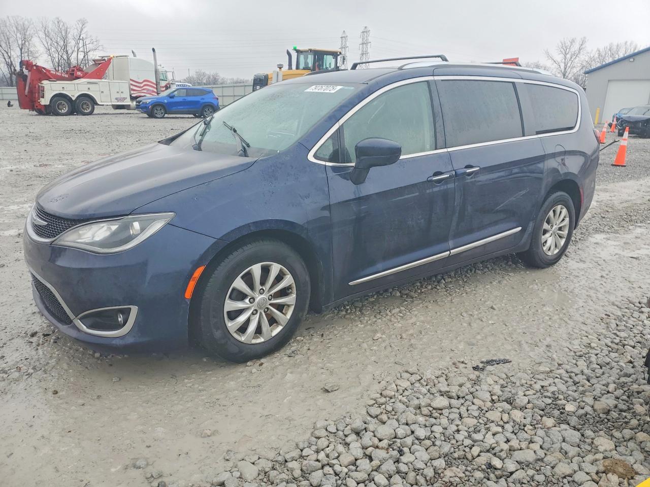 Salvage Chrysler Pacifica Image