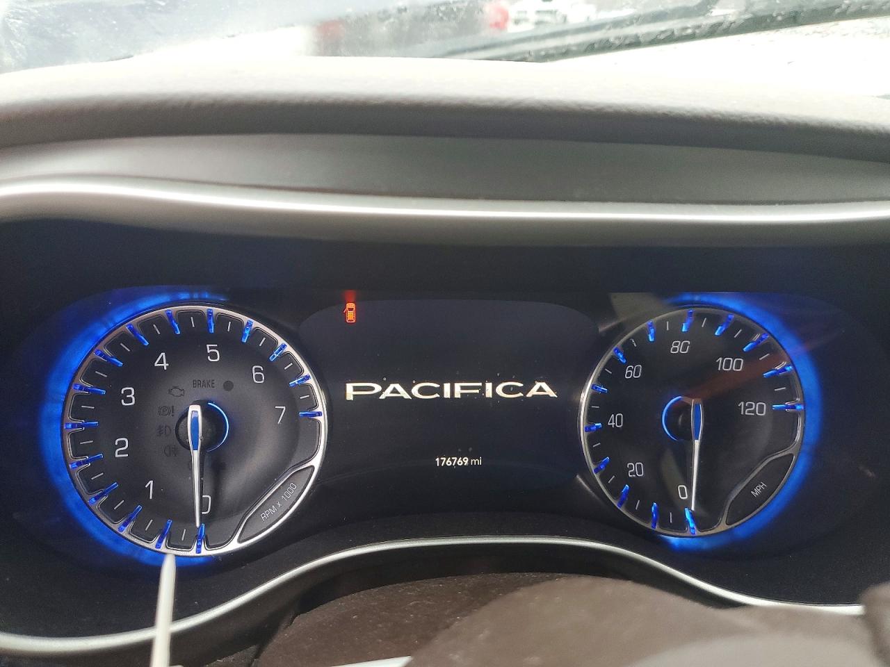 Chrysler Pacifica Touring L