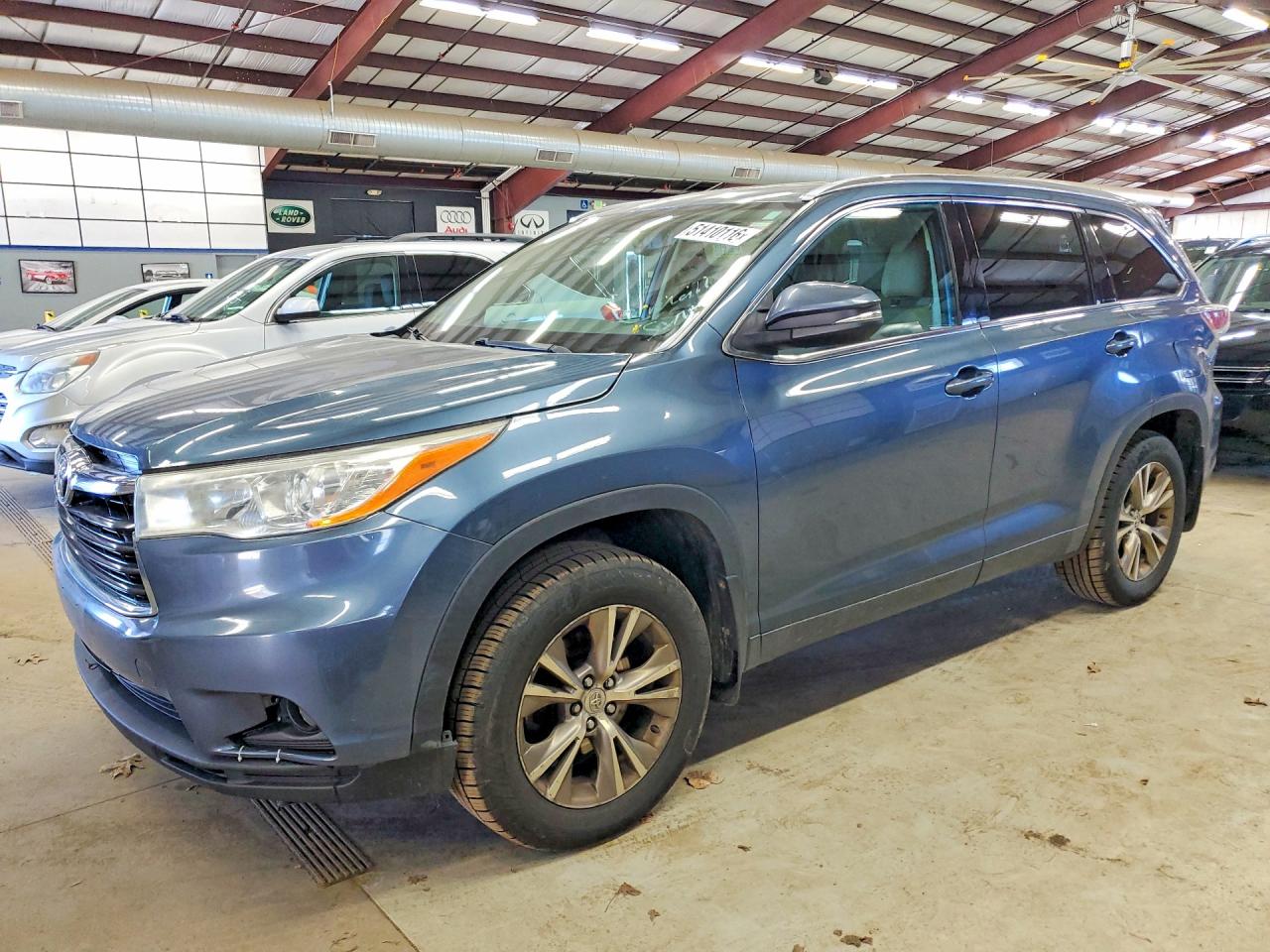 Salvage Toyota Highlander Image