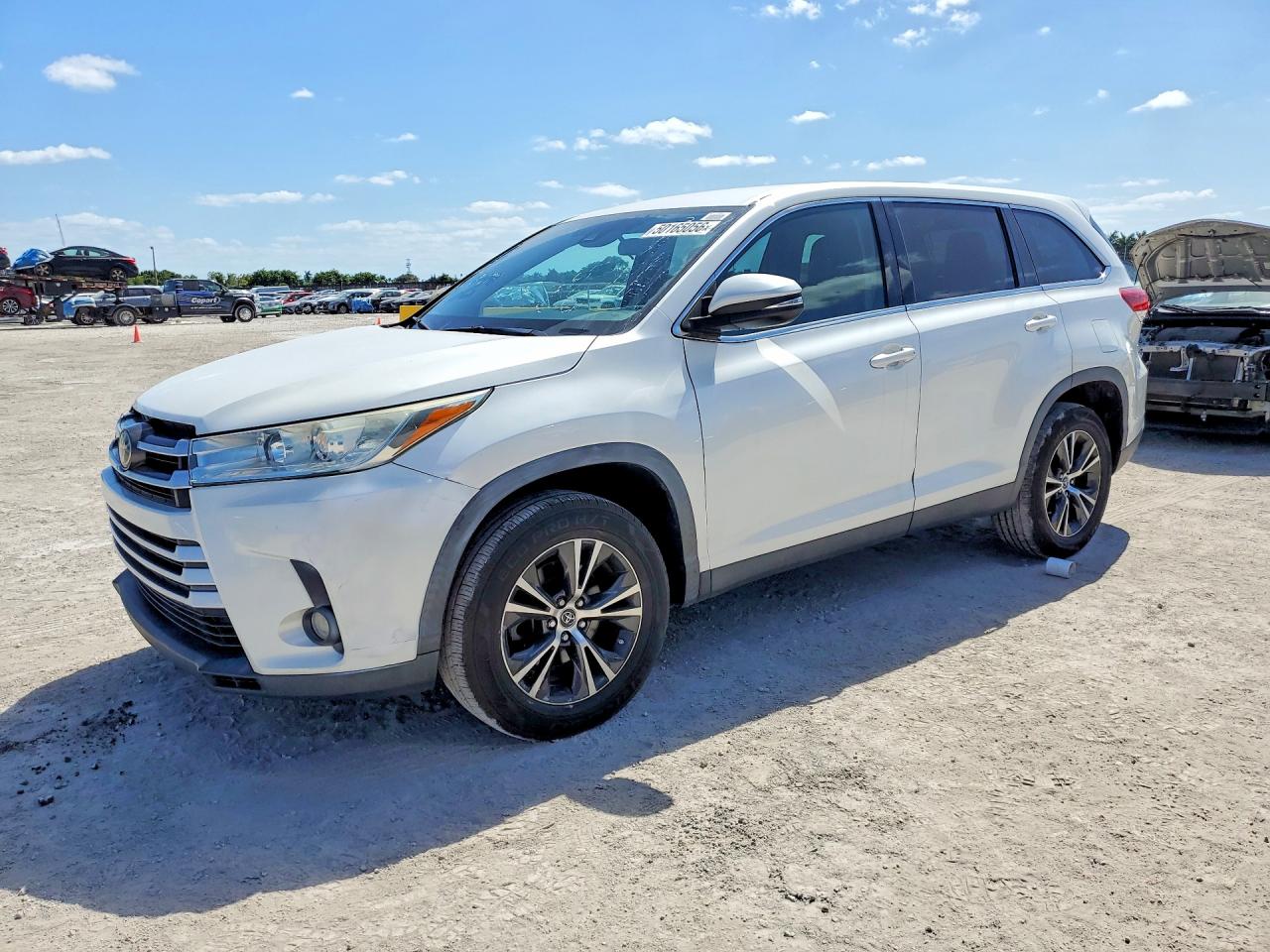 Salvage Toyota Highlander Image