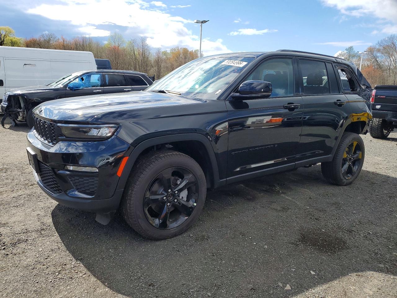 Salvage Jeep Cherokee Image