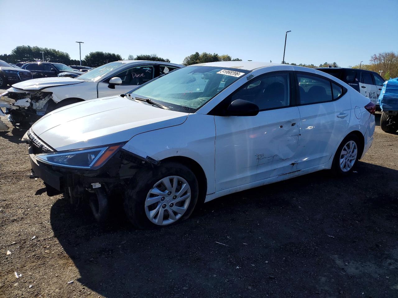 Salvage Hyundai ELANTRA Image