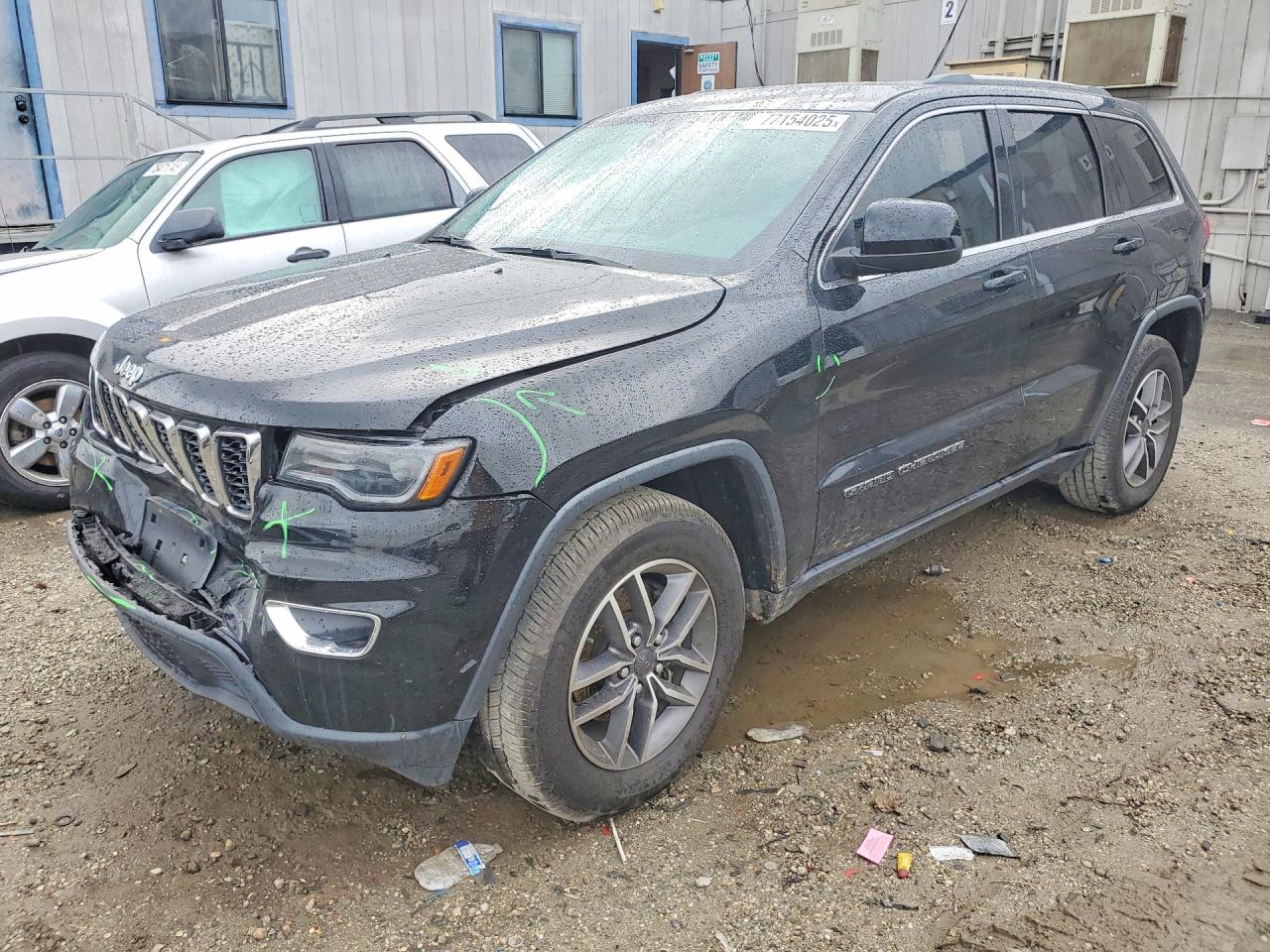 Salvage Jeep Grand Cherokee Image