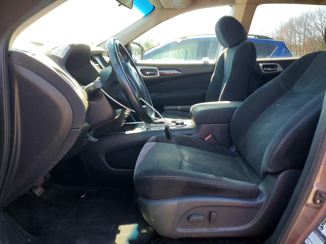 Nissan Pathfinder S