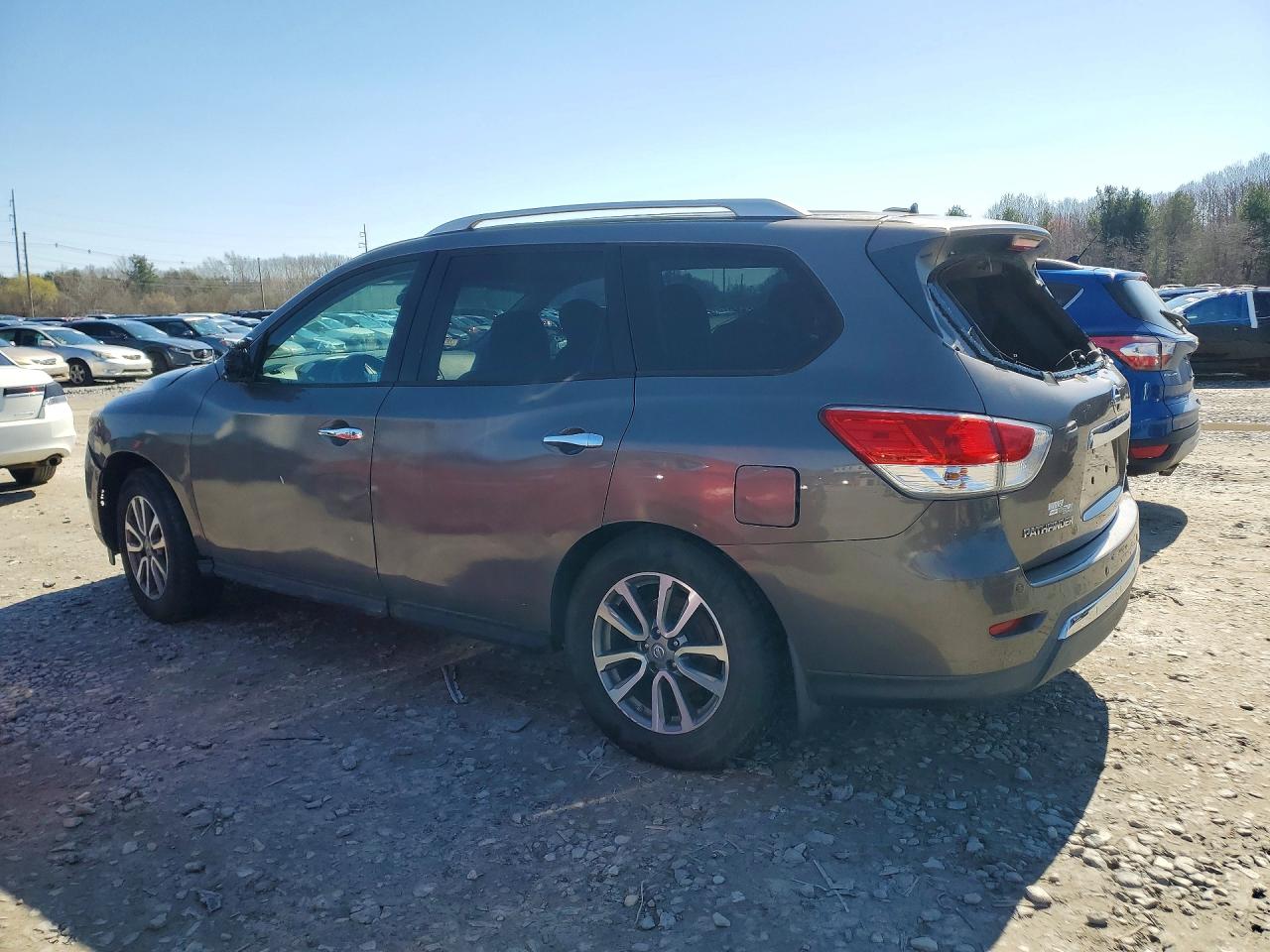 Nissan Pathfinder S
