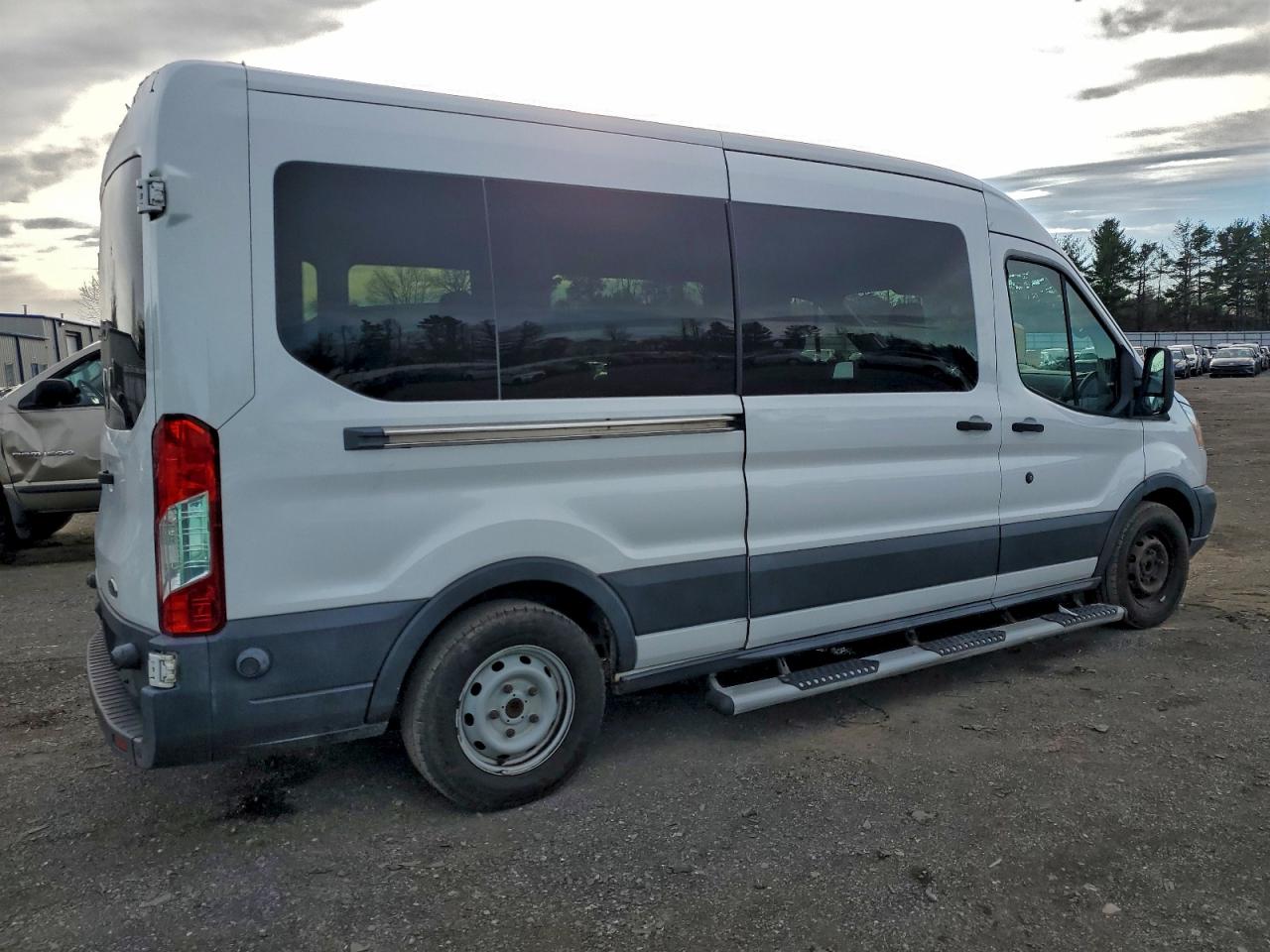 Ford Transit T-350