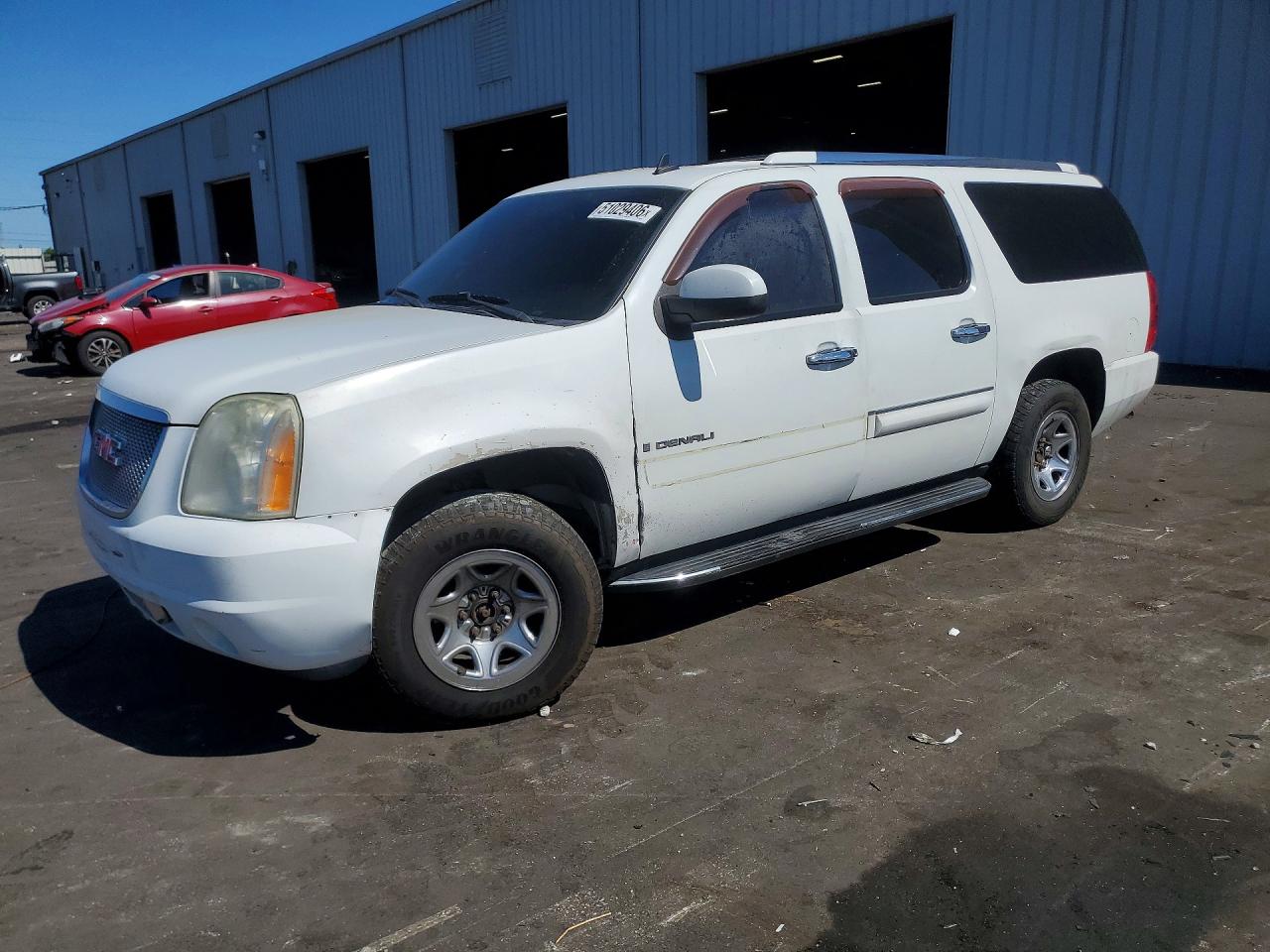 Salvage GMC Yukon Image