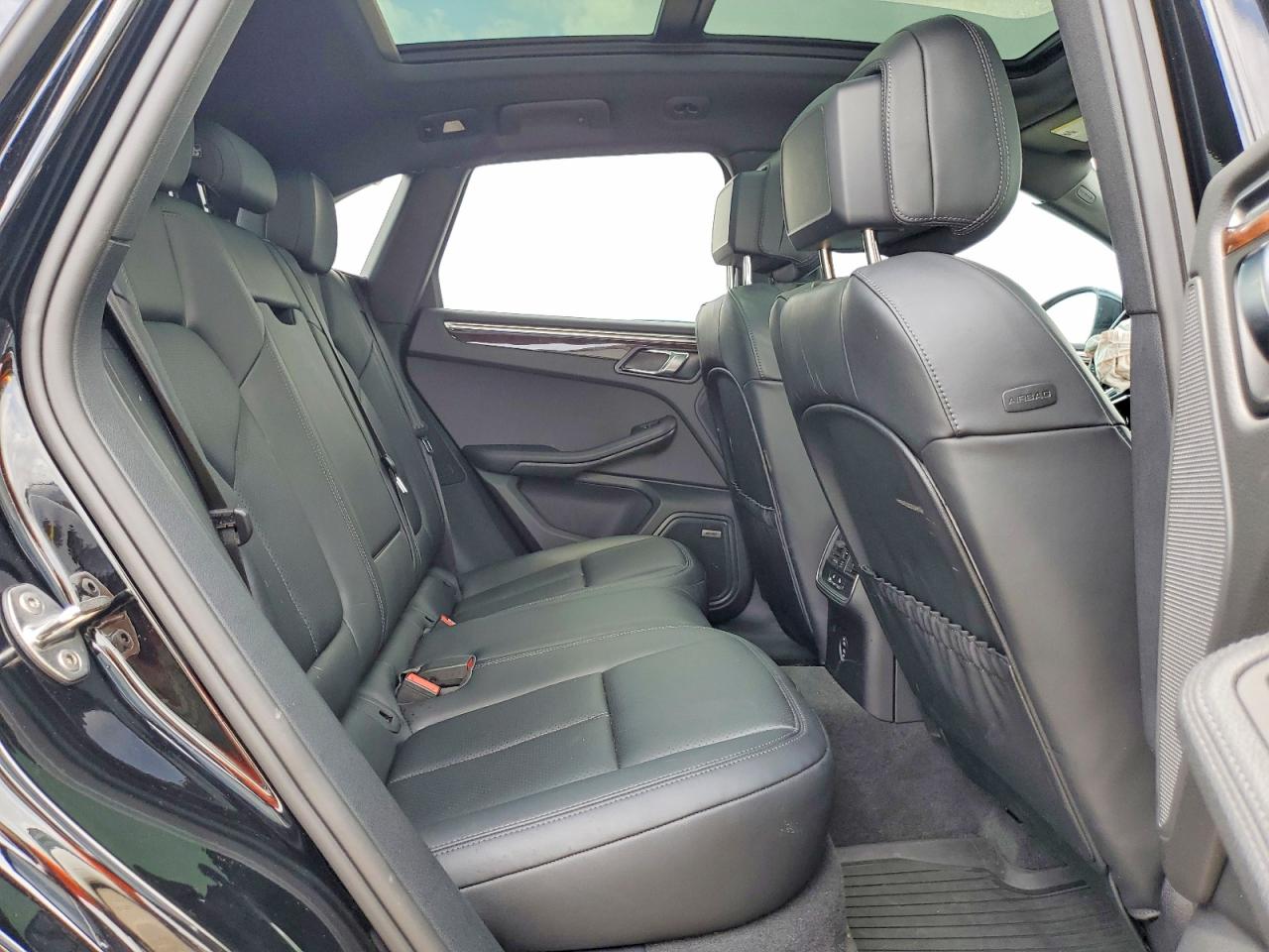 Porsche Macan Base