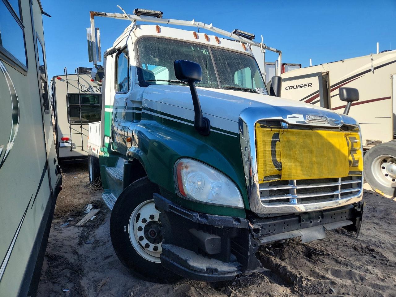 Salvage Freigliner Cascadia 125 Image