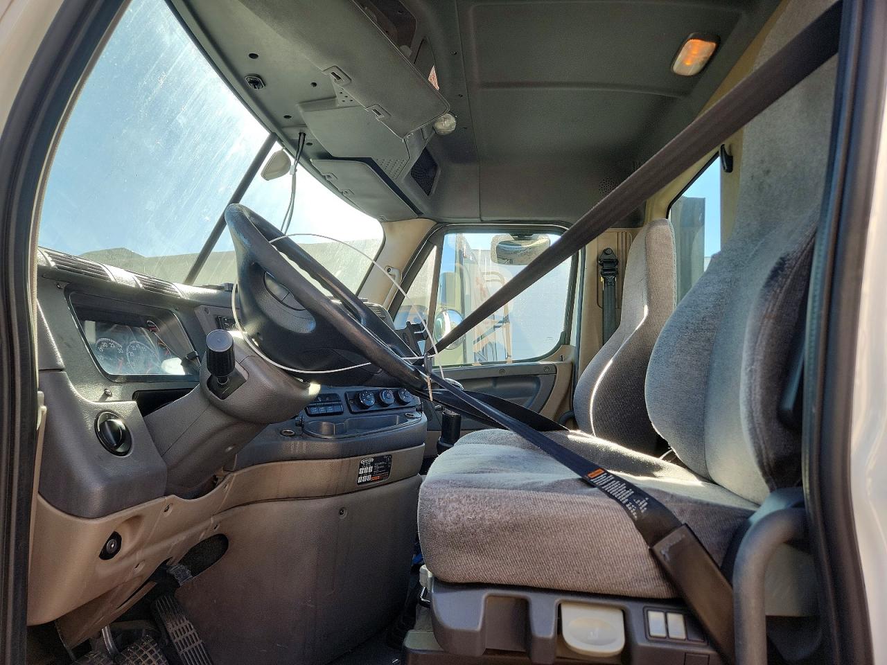 Freigliner Cascadia 125