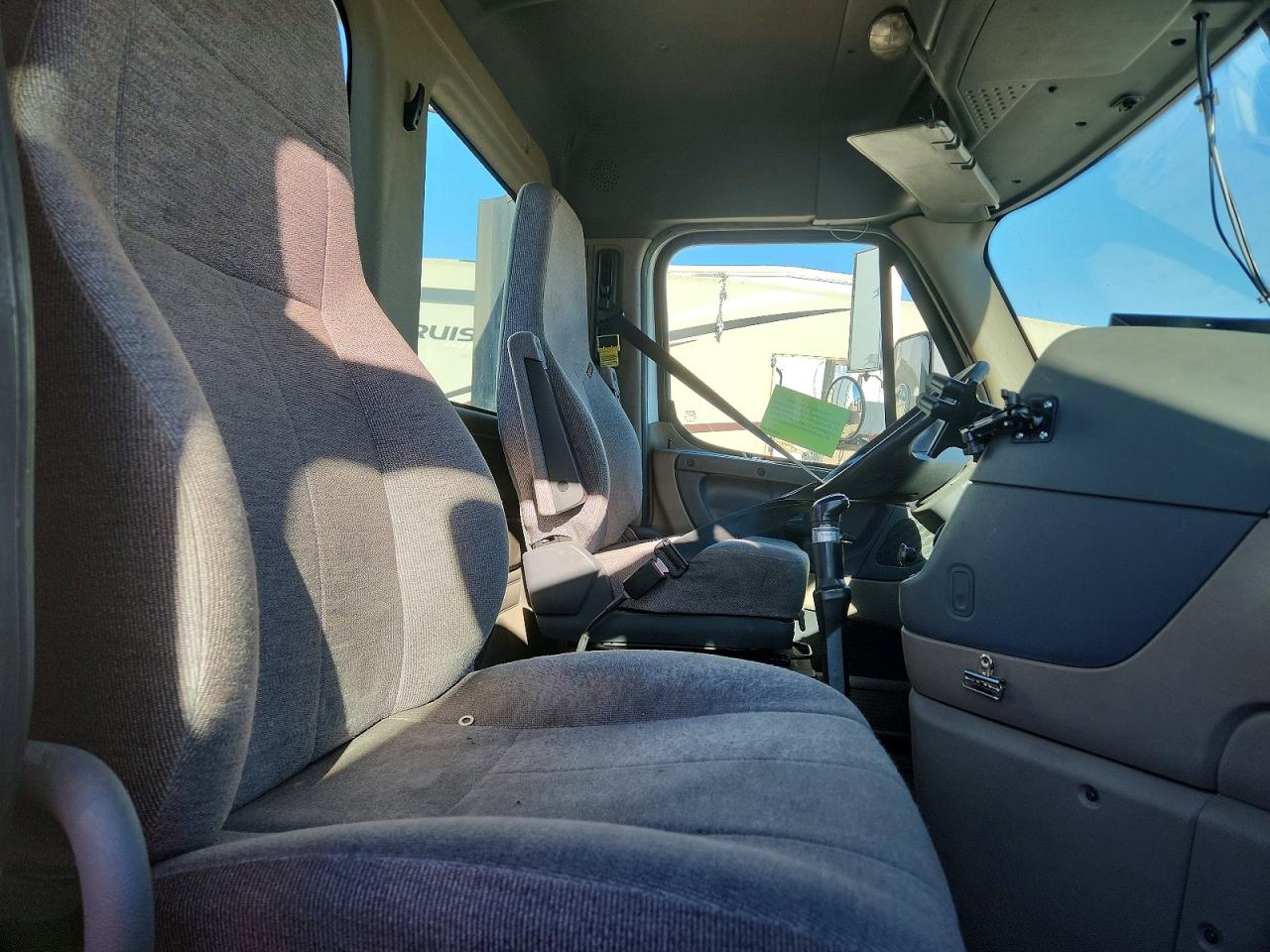 Freigliner Cascadia 125