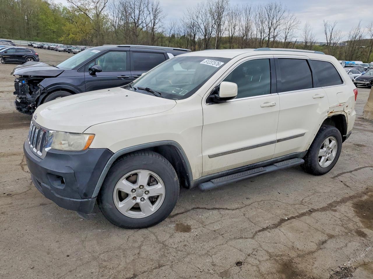 Salvage Jeep Cherokee Image