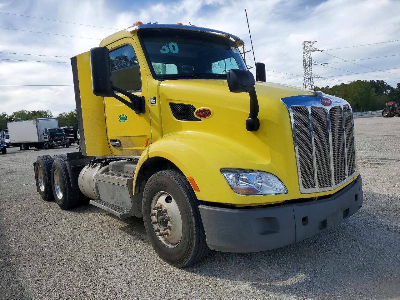 Salvage Peterbilt 579 Image