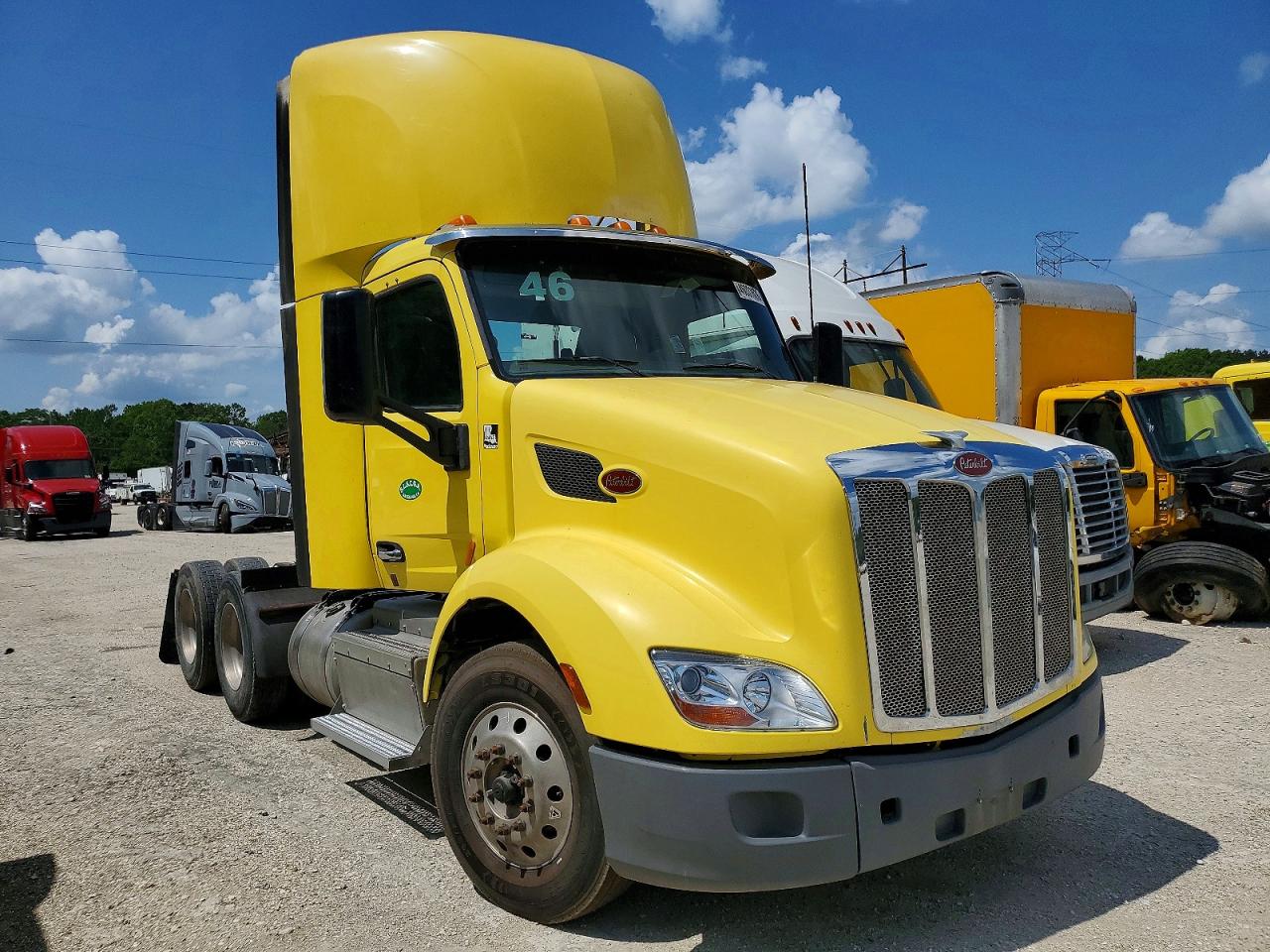 Salvage Peterbilt 579 Image