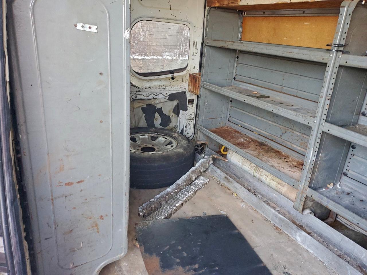Nissan Nv
