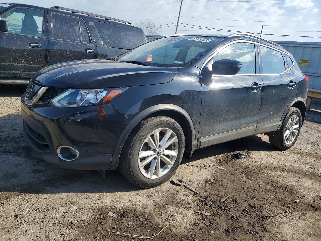 Salvage Nissan Rogue Image