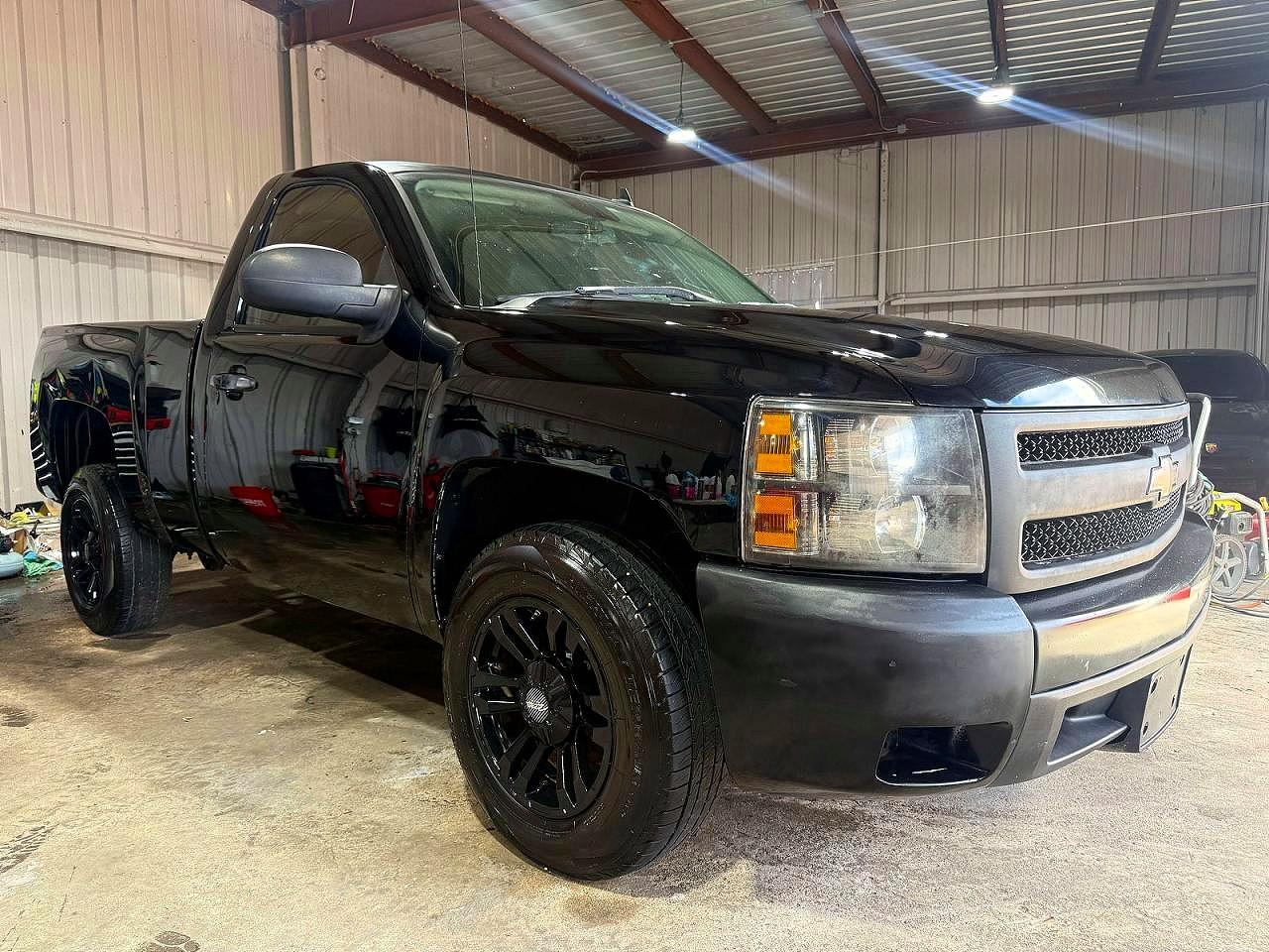 Salvage Chevrolet Silverado Image