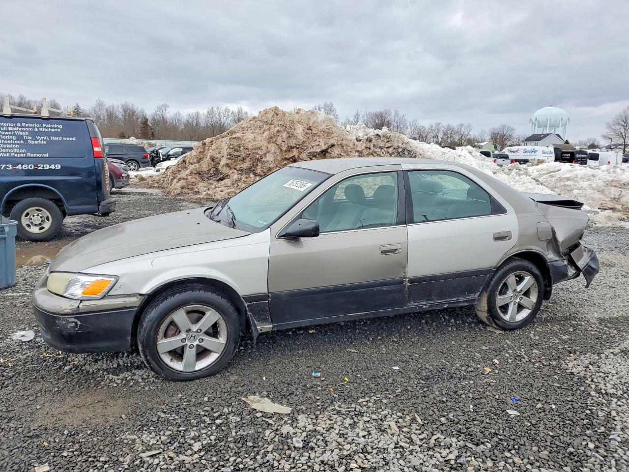 Salvage Toyota Camry Image