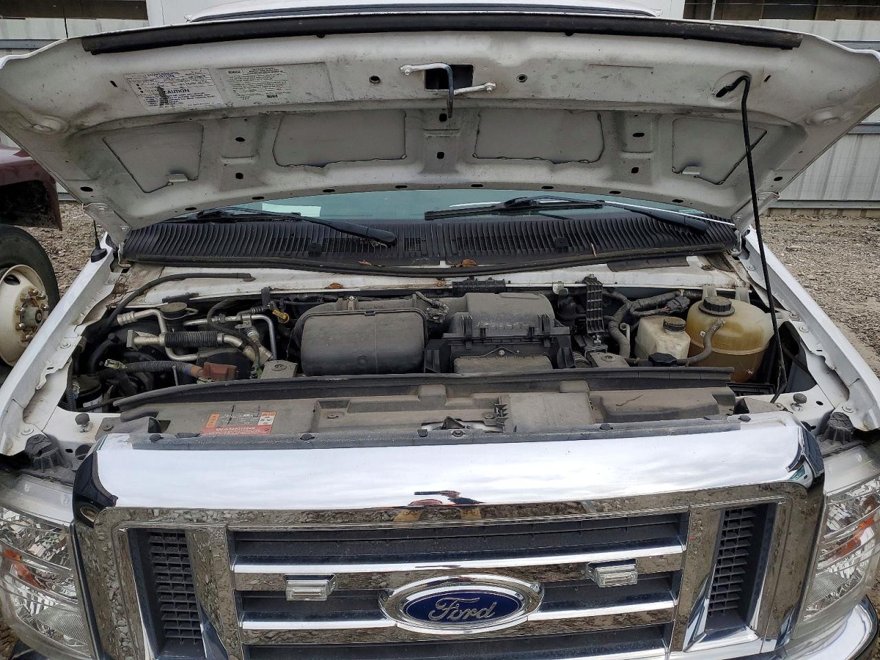 Ford Econoline E350 Super Duty Cutaway Van