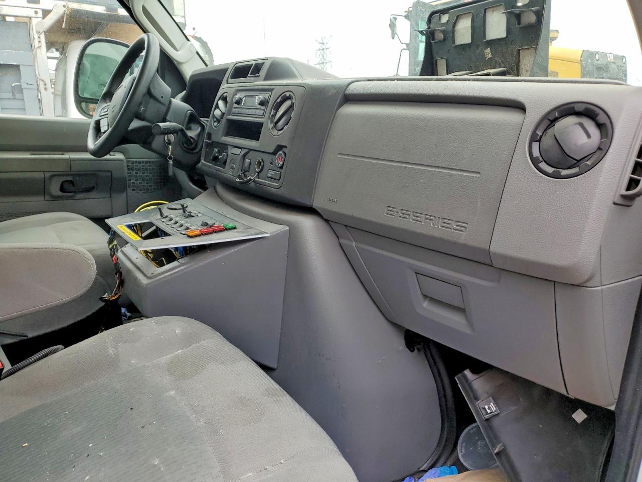 Ford Econoline E350 Super Duty Cutaway Van