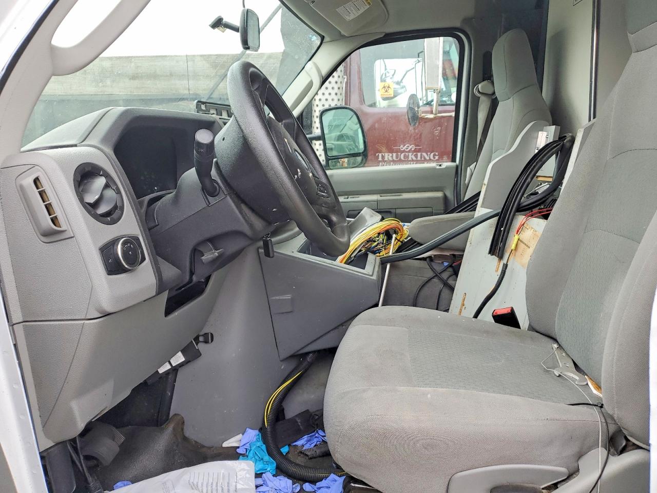 Ford Econoline E350 Super Duty Cutaway Van