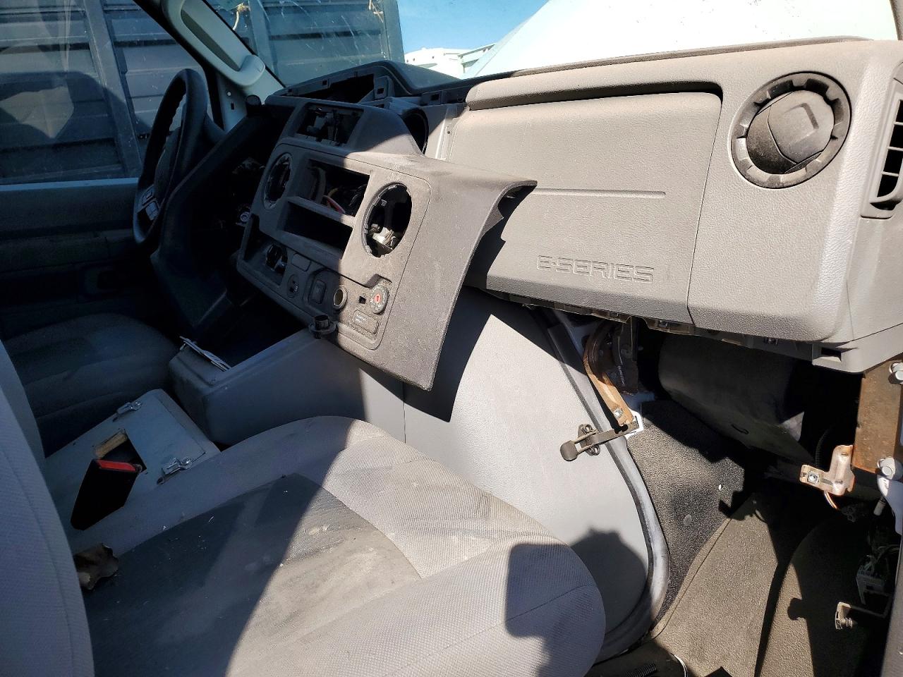 Ford Econoline E350 Super Duty Cutaway Van