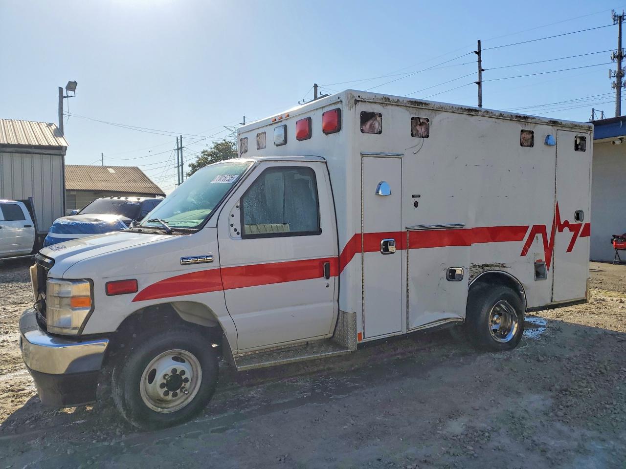 Salvage Ford Econoline E350 Super Duty Cutaway Van Image