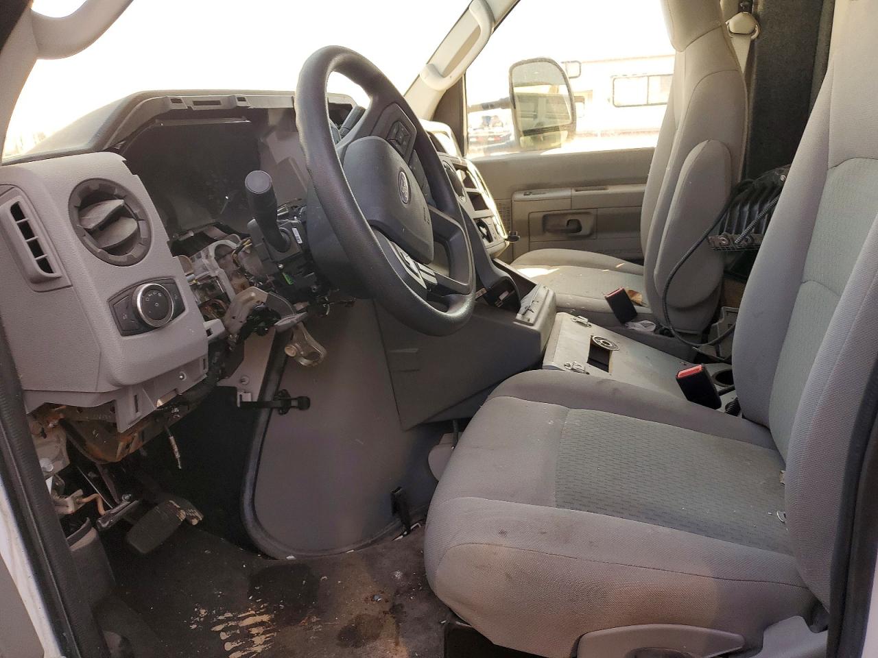 Ford Econoline E350 Super Duty Cutaway Van