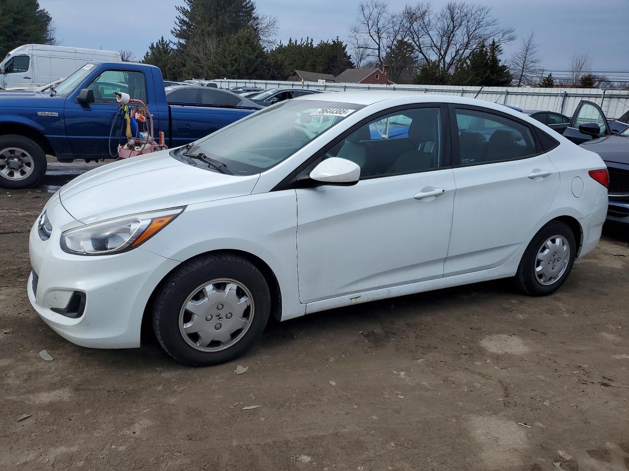 Salvage Hyundai ACCENT Image